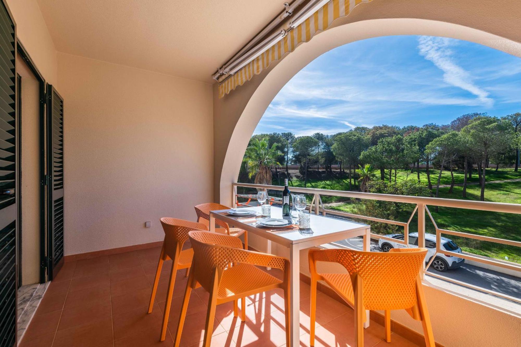 Salgados 1 Bedroom Apartment - 500M From The Beach Guia  Eksteriør billede