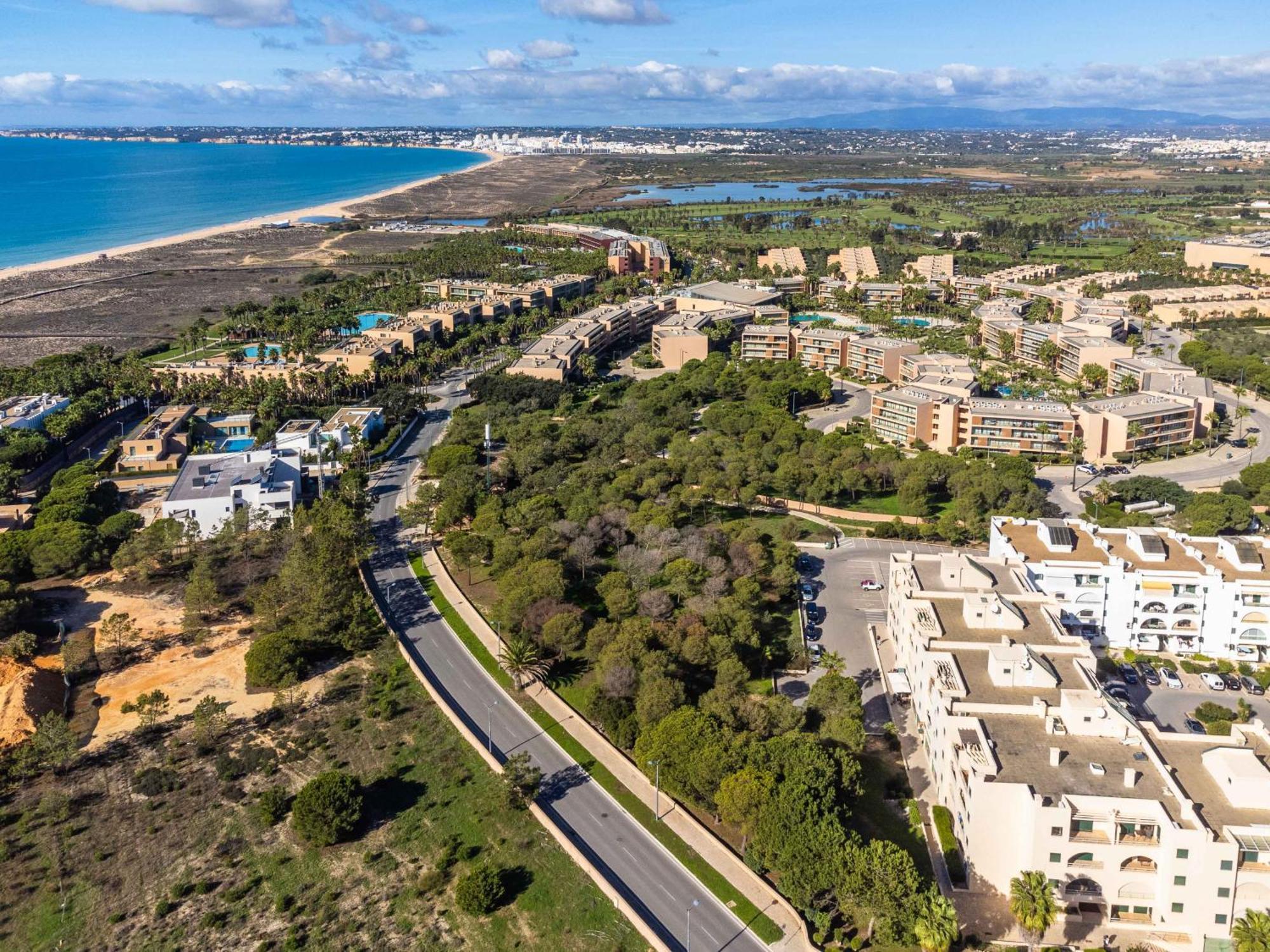 Salgados 1 Bedroom Apartment - 500M From The Beach Guia  Eksteriør billede