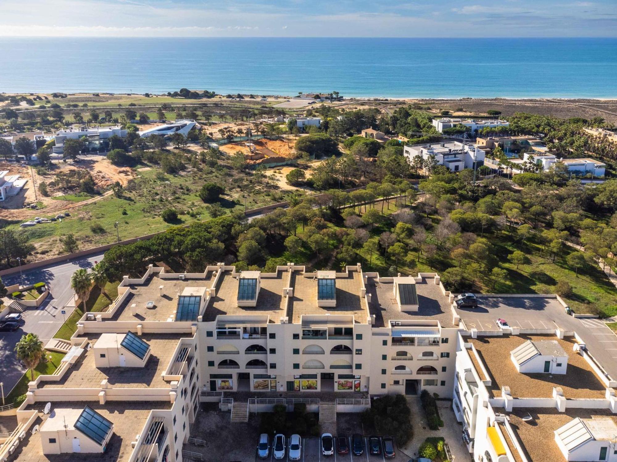 Salgados 1 Bedroom Apartment - 500M From The Beach Guia  Eksteriør billede