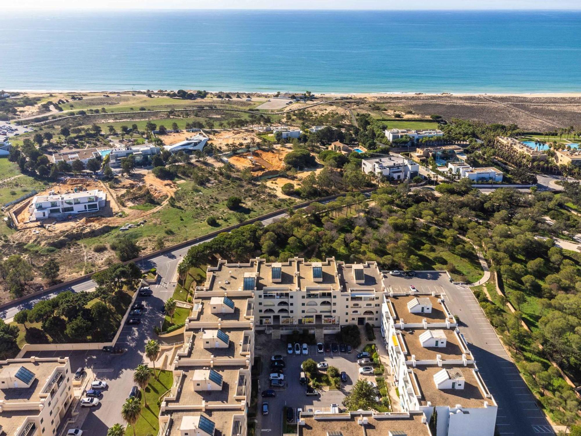 Salgados 1 Bedroom Apartment - 500M From The Beach Guia  Eksteriør billede